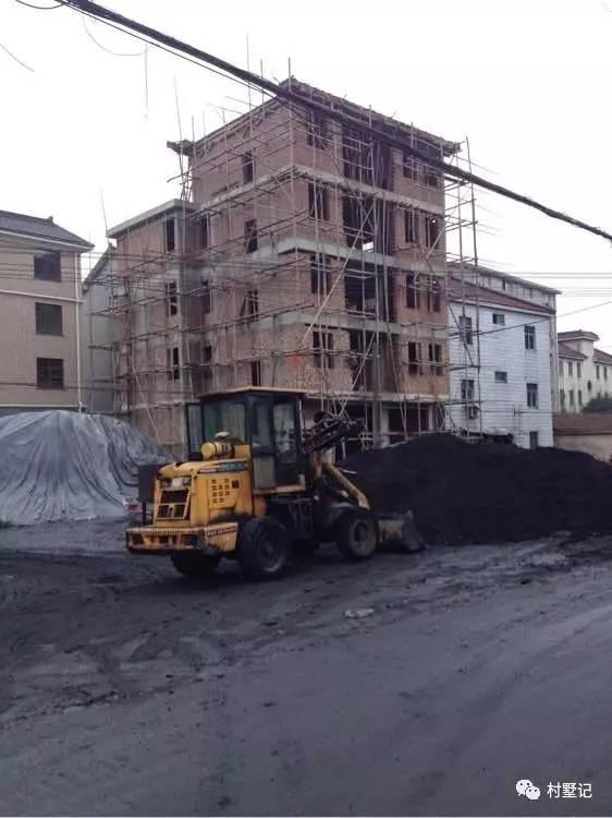 山東老板曬90萬(wàn)的農(nóng)村自建房，房間大的可以當(dāng)教室用