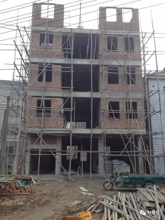 山東老板曬90萬(wàn)的農(nóng)村自建房，房間大的可以當(dāng)教室用