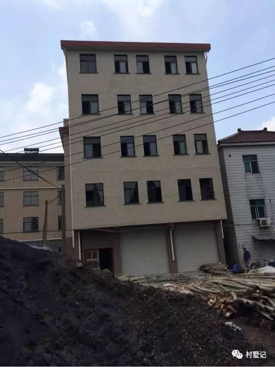 山東老板曬90萬(wàn)的農(nóng)村自建房，房間大的可以當(dāng)教室用