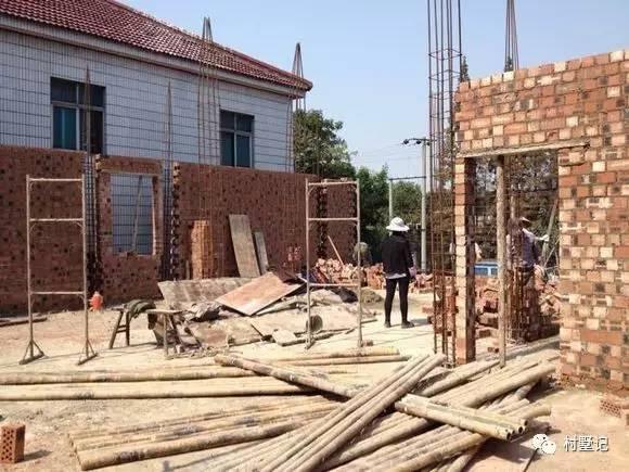 山東老板曬90萬(wàn)的農(nóng)村自建房，房間大的可以當(dāng)教室用