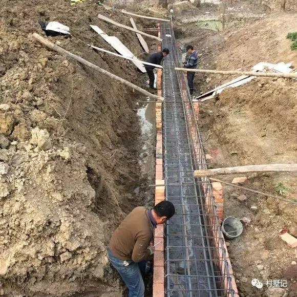 安徽網(wǎng)友為父母自建二層復(fù)式農(nóng)村別墅，美得不敢看