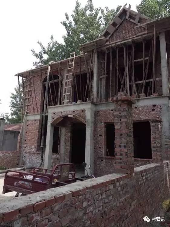 安徽網(wǎng)友為父母自建二層復(fù)式農(nóng)村別墅，美得不敢看