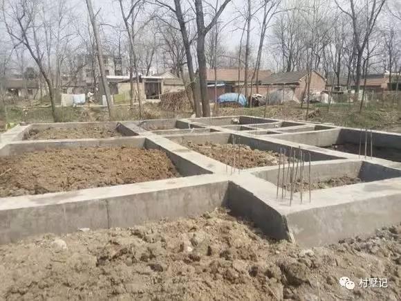 安徽網(wǎng)友為父母自建二層復(fù)式農(nóng)村別墅，美得不敢看