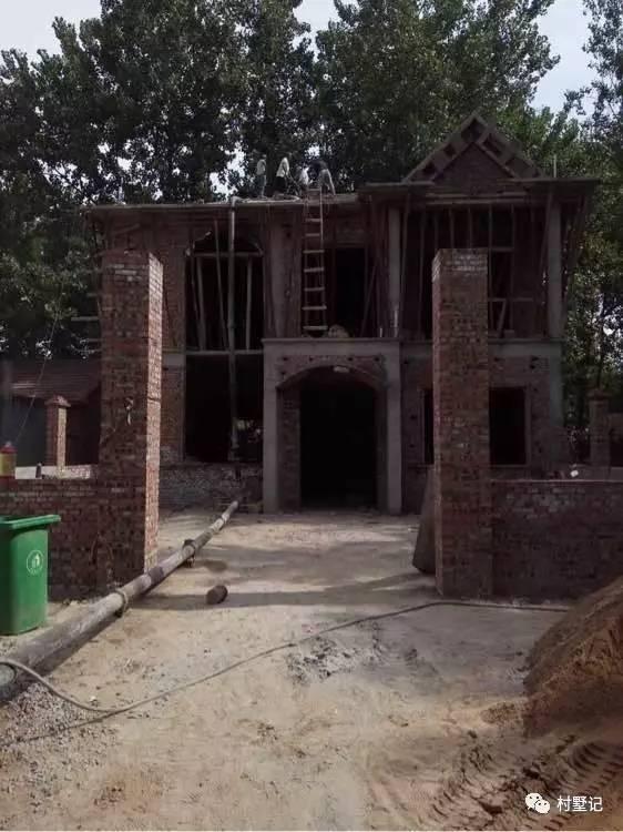 安徽網(wǎng)友為父母自建二層復(fù)式農(nóng)村別墅，美得不敢看