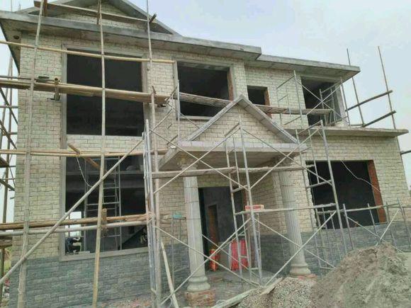 小伙花50萬為父母建別墅養(yǎng)老，卻被網(wǎng)友噴慘了