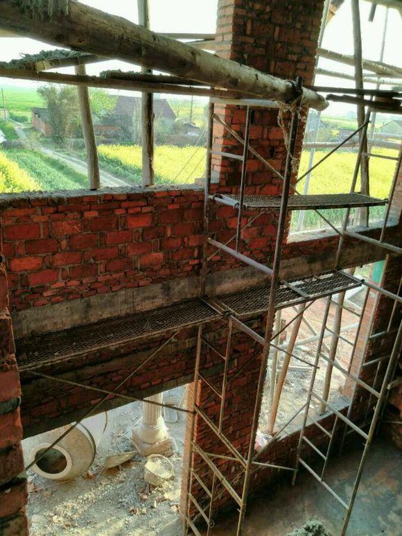 小伙花50萬為父母建別墅養(yǎng)老，卻被網(wǎng)友噴慘了