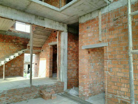 小伙花50萬為父母建別墅養(yǎng)老，卻被網(wǎng)友噴慘了