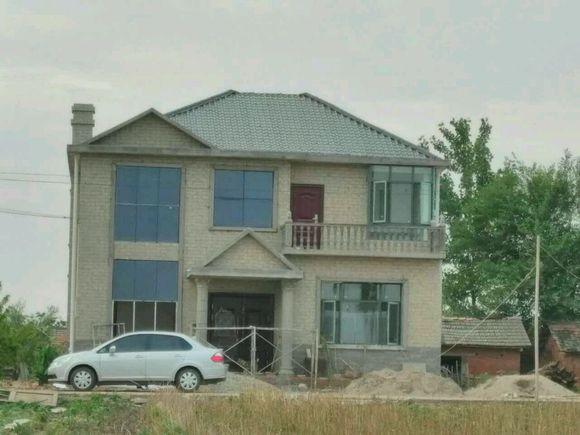 小伙花50萬為父母建別墅養(yǎng)老，卻被網(wǎng)友噴慘了