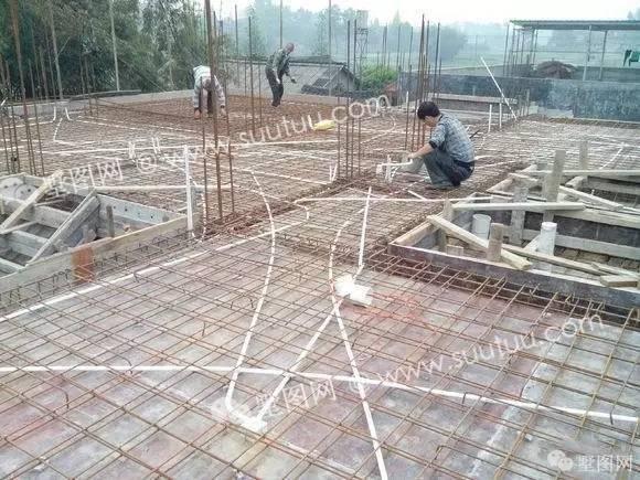 紅白搭配新農(nóng)村三層大別墅，即精致又美觀好看極了！