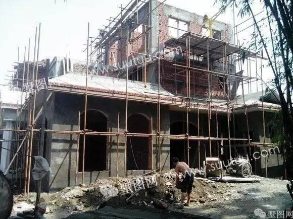 紅白搭配新農(nóng)村三層大別墅，即精致又美觀好看極了！