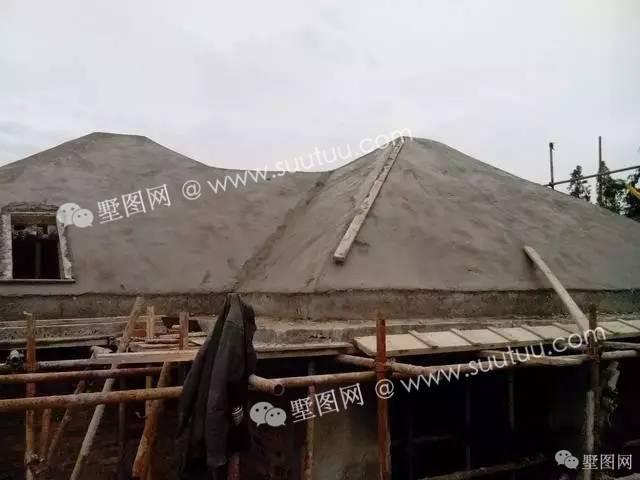 紅白搭配新農(nóng)村三層大別墅，即精致又美觀好看極了！