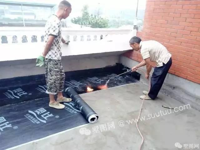 紅白搭配新農(nóng)村三層大別墅，即精致又美觀好看極了！