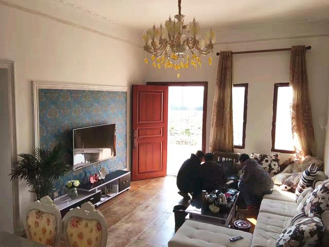 誰說一層自建房不好看，看看這款一層帶閣樓小別墅，洋氣又大方！