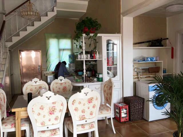 誰說一層自建房不好看，看看這款一層帶閣樓小別墅，洋氣又大方！