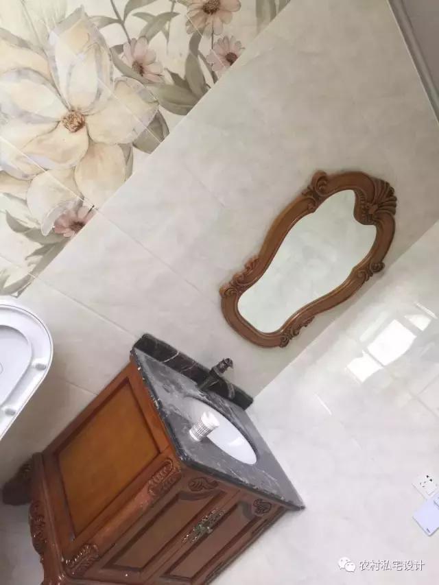 網(wǎng)友曬50萬農(nóng)村別墅，依山傍水還有花田半畝，鄰居嫉妒到不行