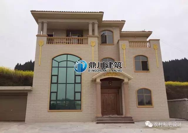 網(wǎng)友曬50萬農(nóng)村別墅，依山傍水還有花田半畝，鄰居嫉妒到不行