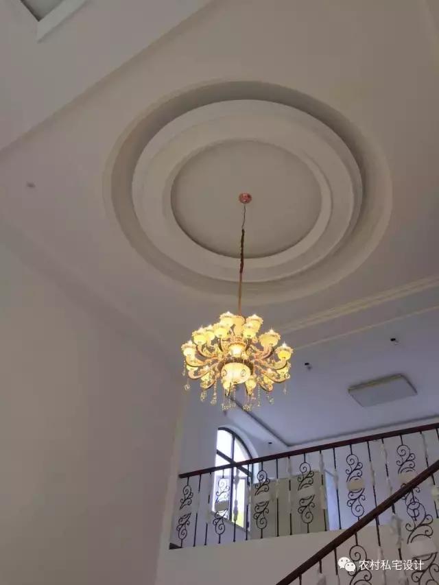 網(wǎng)友曬50萬農(nóng)村別墅，依山傍水還有花田半畝，鄰居嫉妒到不行