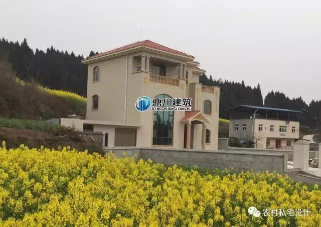 網(wǎng)友曬50萬農(nóng)村別墅，依山傍水還有花田半畝，鄰居嫉妒到不行