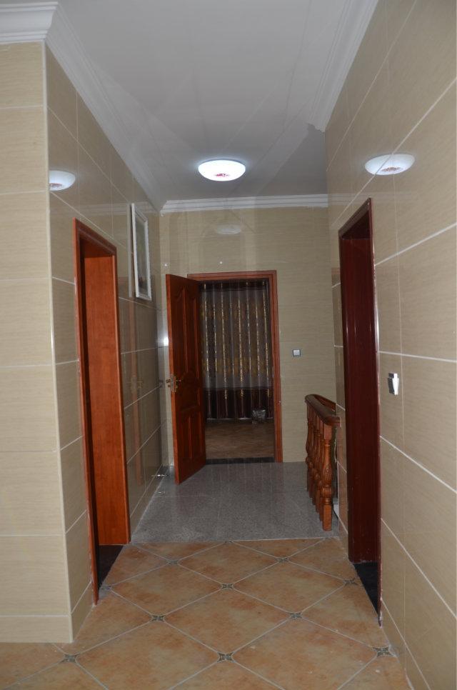 本套小別墅建成后，全村男女老少都來圍觀，主體30萬，貴嗎？