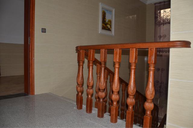 本套小別墅建成后，全村男女老少都來圍觀，主體30萬，貴嗎？