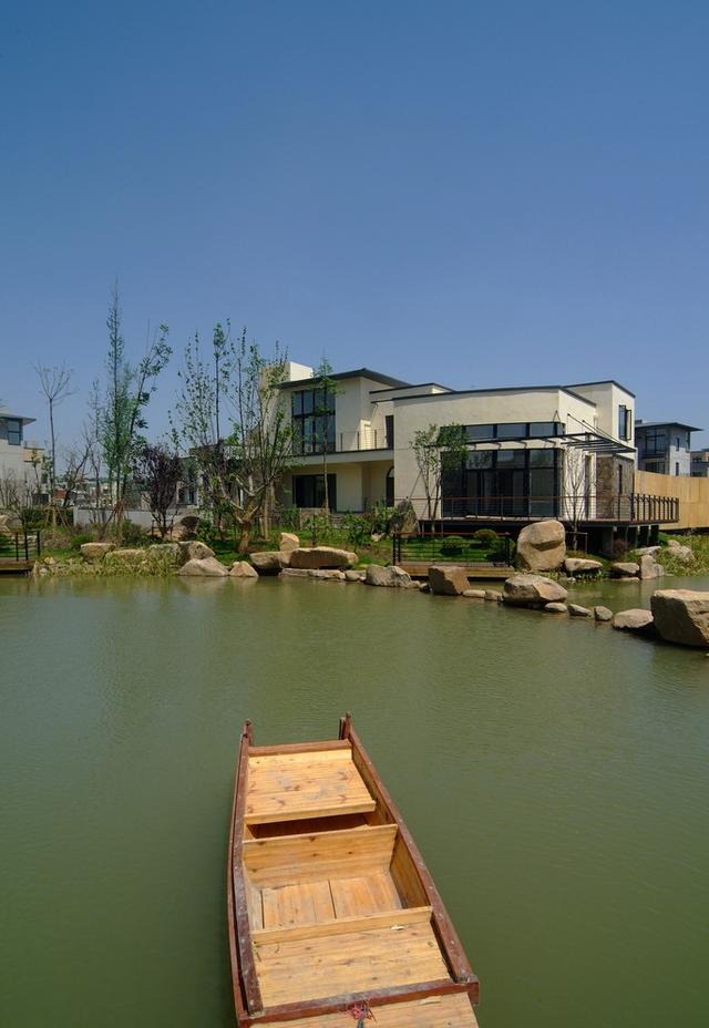 真羨慕農(nóng)村人，有地可以建別墅，要是我做夢都會笑醒的