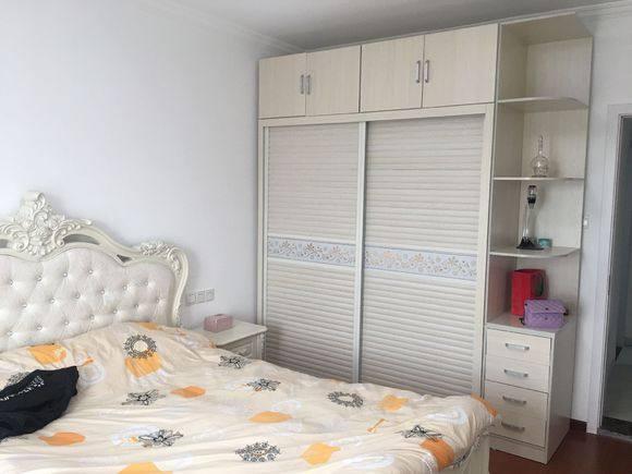 6萬簡單裝修的婚房，簡單美觀，可朋友都說墻上貼花太幼稚了，大家看看呢？