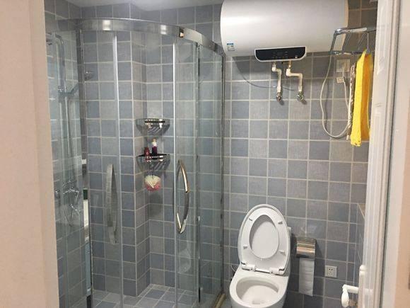 6萬簡單裝修的婚房，簡單美觀，可朋友都說墻上貼花太幼稚了，大家看看呢？