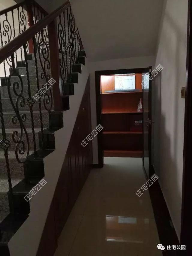 做毛坯花了50萬(wàn)，裝修花了20萬(wàn)，這套2層別墅，驚艷了十里八鄉(xiāng)