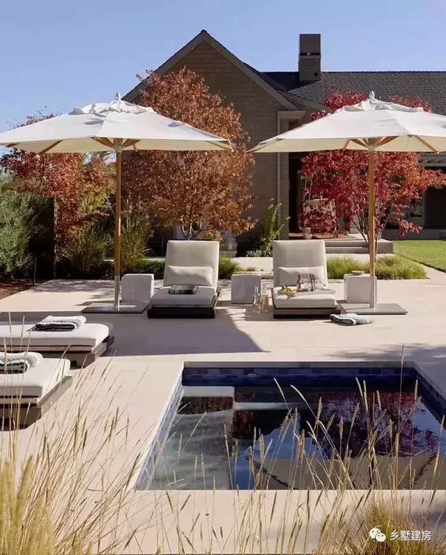 農(nóng)村二層別墅圖主體造價(jià)僅需29萬(wàn)左右，帶車(chē)庫(kù)、露臺(tái)，配超大庭院，既實(shí)用又美觀(guān)！