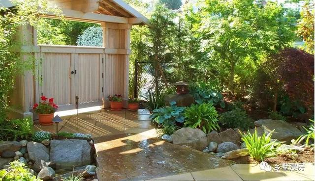 農(nóng)村二層別墅圖主體造價(jià)僅需29萬(wàn)左右，帶車(chē)庫(kù)、露臺(tái)，配超大庭院，既實(shí)用又美觀(guān)！