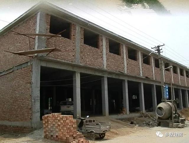 為你解答農(nóng)村自建房設(shè)計(jì)圖用框架結(jié)構(gòu)還是磚混結(jié)構(gòu)，助你建棟好房子！