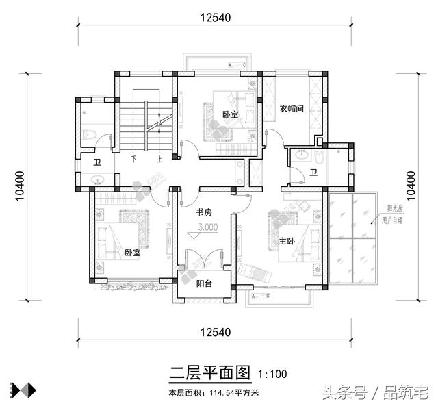 12X10三層西班牙風(fēng)格別墅圖，戶型方正、緊湊實用，有露臺有陽光房有院子，一家共享天倫~