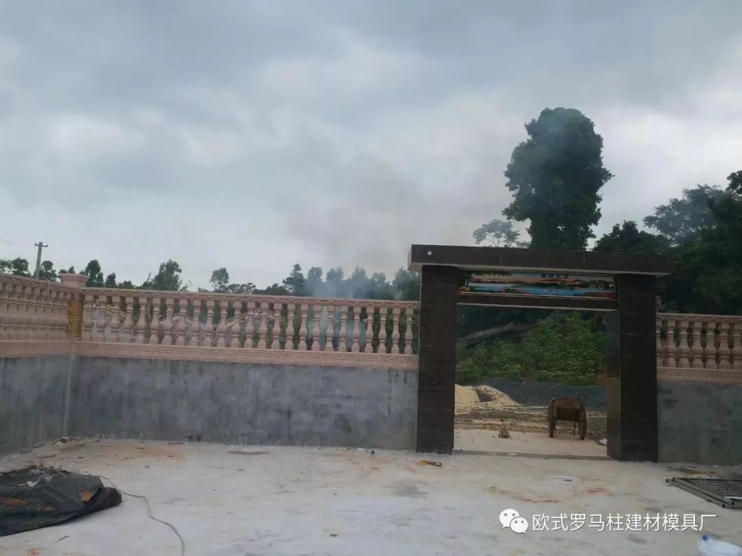 水泥藝術(shù)圍欄模具越來越流行，給城市和農(nóng)村增添色彩