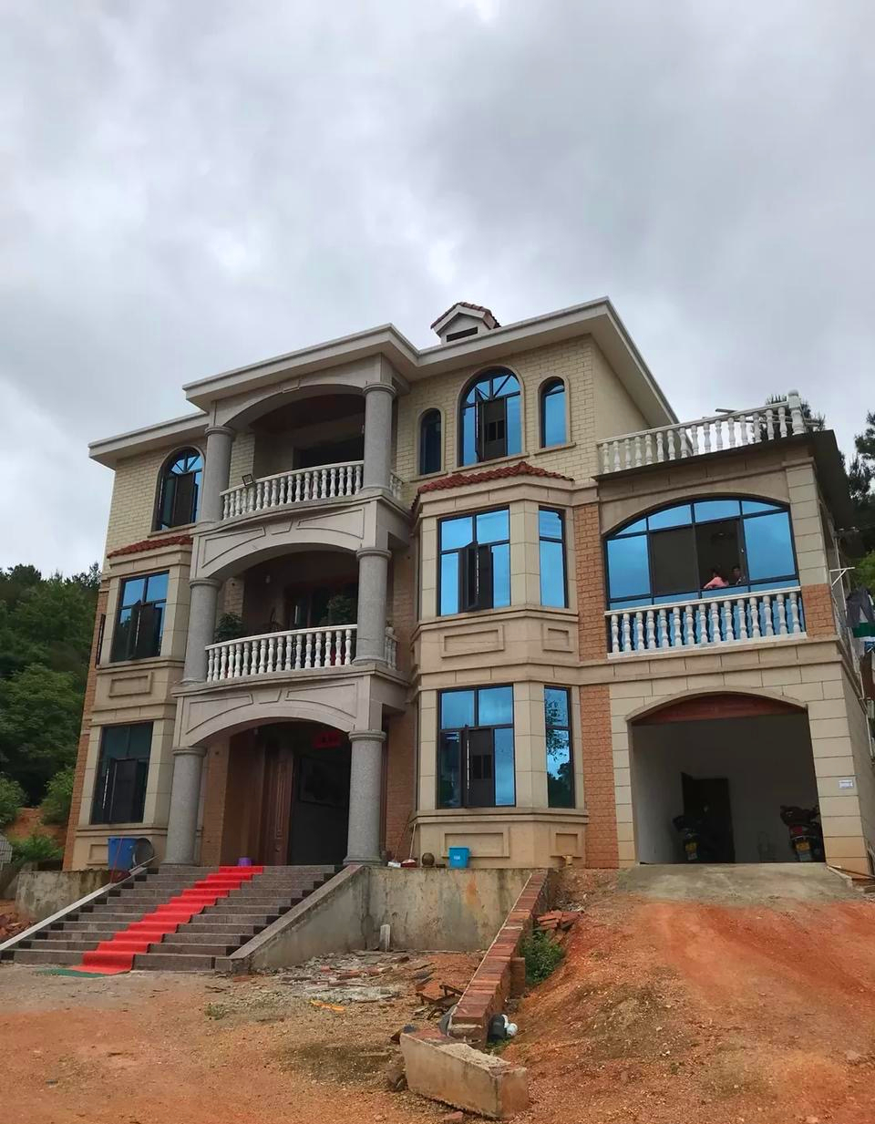 3款【漂亮三層別墅圖片大全】預(yù)算25萬起，第2款老少皆愛！