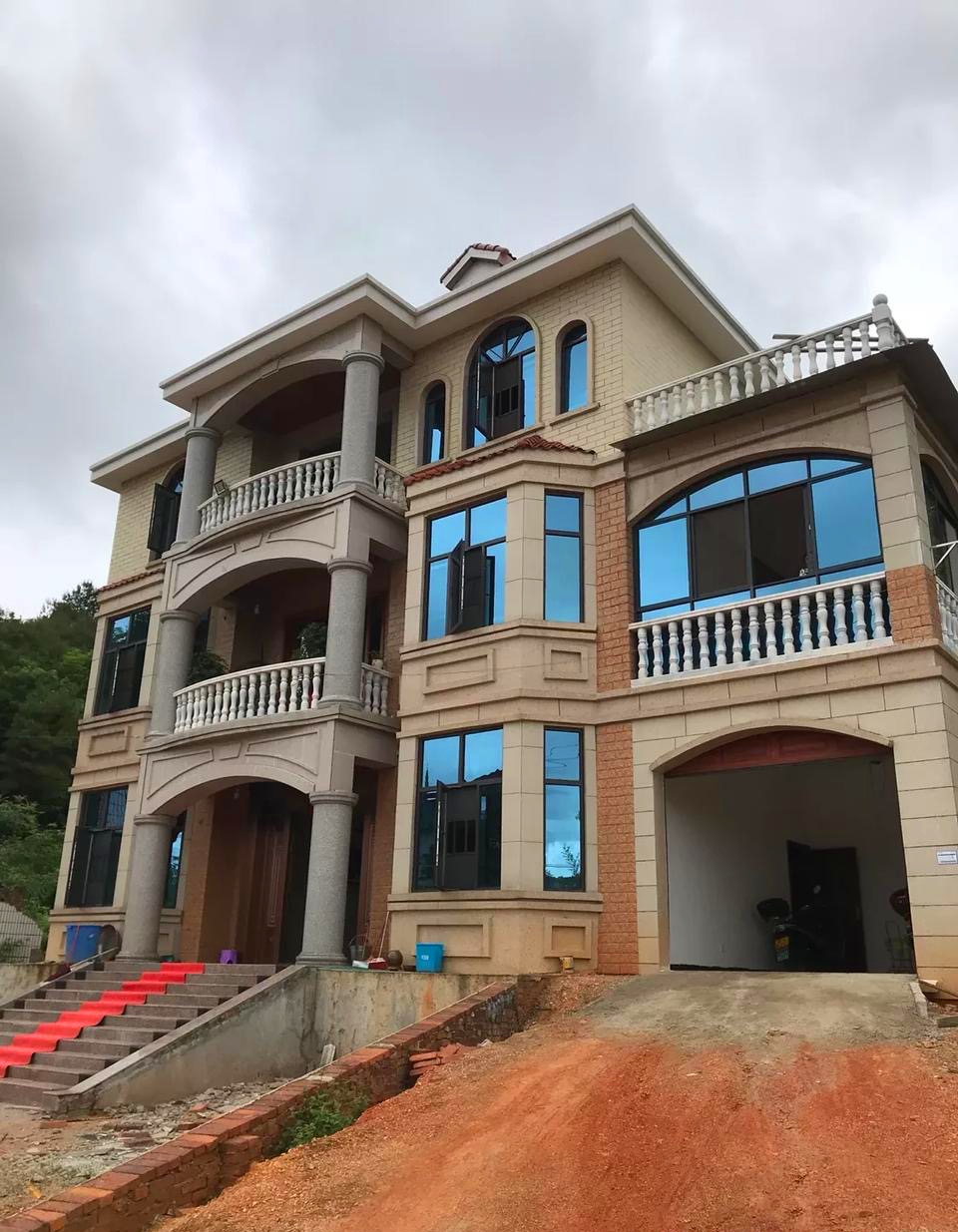 3款【漂亮三層別墅圖片大全】預(yù)算25萬起，第2款老少皆愛！