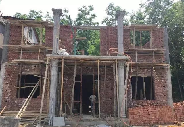 農(nóng)村自建房羅馬柱怎么做？GRC水泥預(yù)制、模板現(xiàn)澆羅馬柱