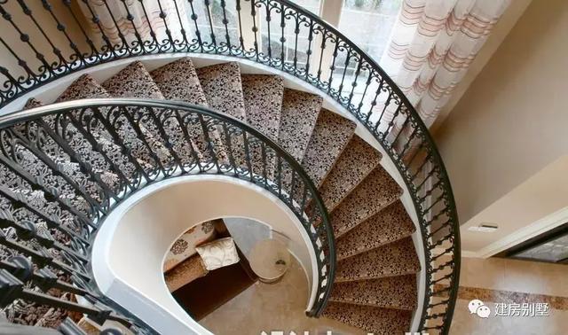 13×11米三層農(nóng)村別墅設(shè)計(jì)圖，這棟住宅建起來(lái)肯定讓別人羨慕不已