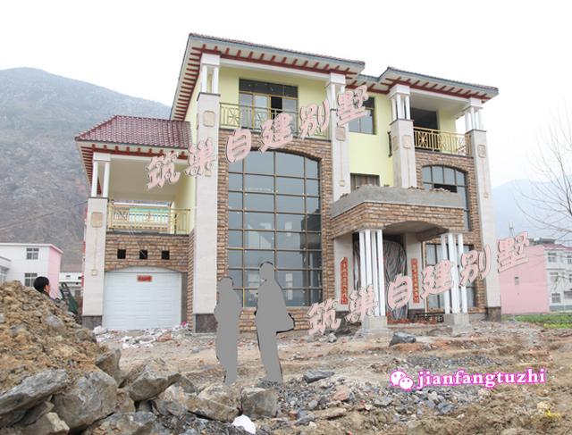 三層豪華農(nóng)村別墅全套設(shè)計(jì)圖，帶雙車(chē)庫(kù)，18x13米。