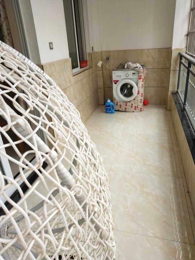 120平新房裝修花費(fèi)了22萬(wàn)，客餐廳全瓷磚上墻，整體是簡(jiǎn)潔明亮很耐看！