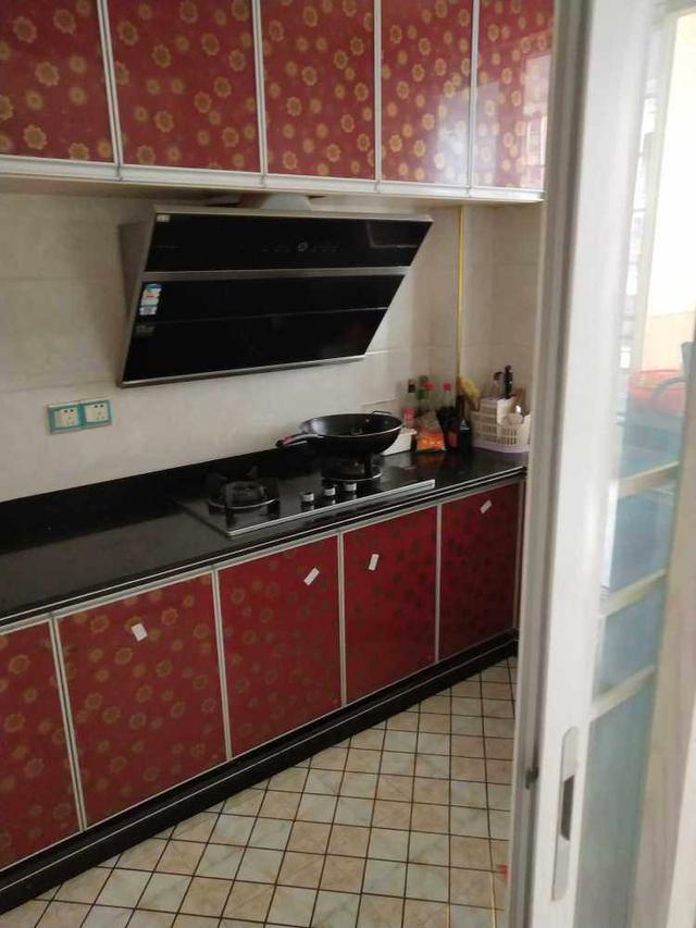 120平新房裝修花費(fèi)了22萬(wàn)，客餐廳全瓷磚上墻，整體是簡(jiǎn)潔明亮很耐看！