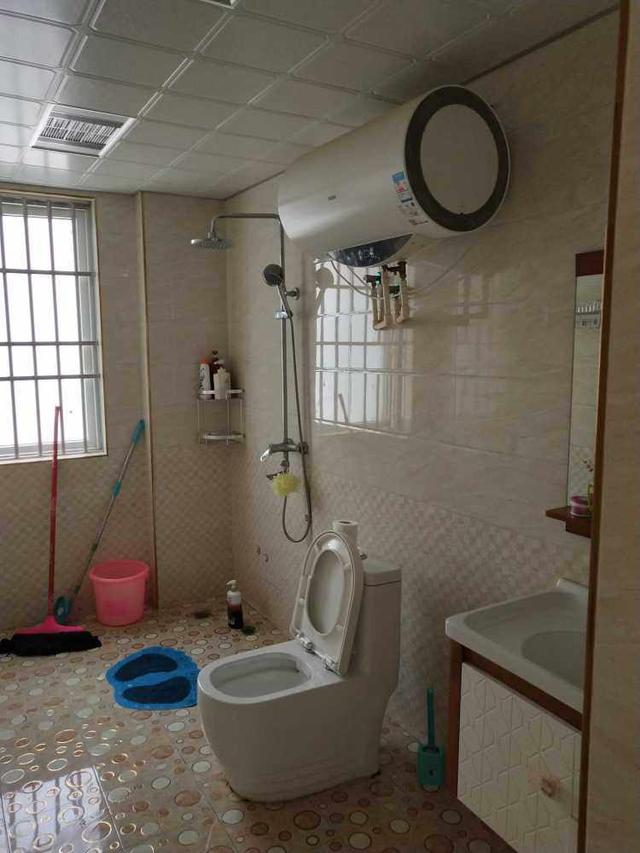 120平新房裝修花費(fèi)了22萬(wàn)，客餐廳全瓷磚上墻，整體是簡(jiǎn)潔明亮很耐看！