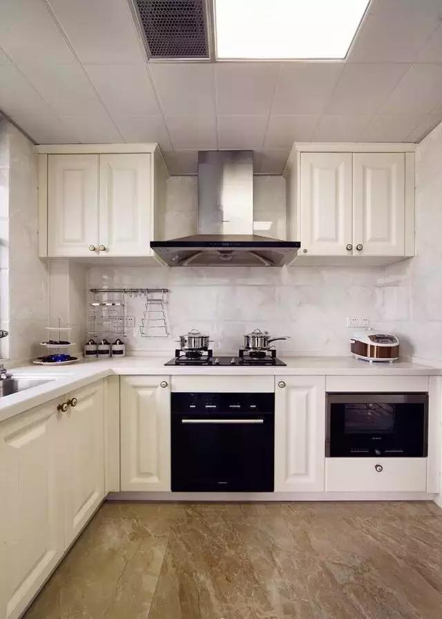 100平米三居室簡約美式風(fēng)格裝修設(shè)計(jì)，整個(gè)色調(diào)為奶茶色，溫暖輕柔了整個(gè)空間！