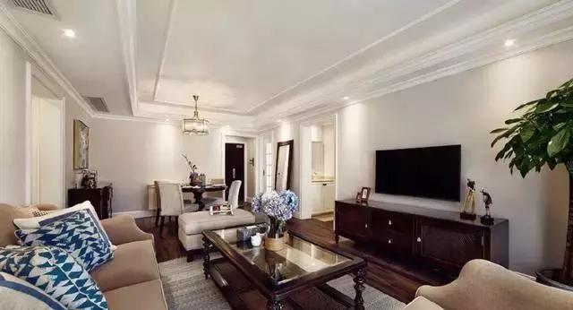 100平米三居室簡約美式風(fēng)格裝修設(shè)計(jì)，整個(gè)色調(diào)為奶茶色，溫暖輕柔了整個(gè)空間！