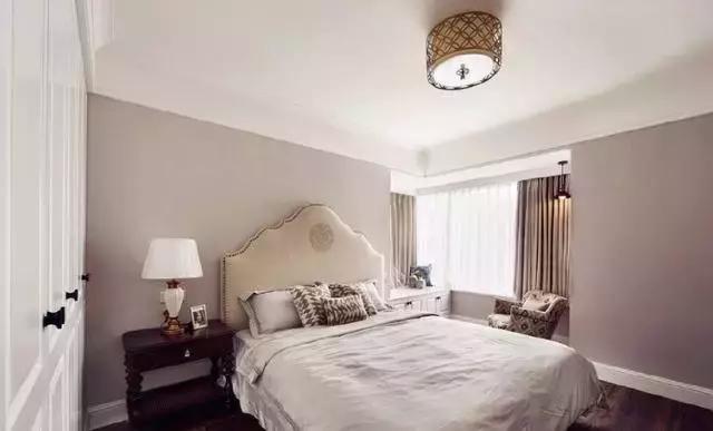 100平米三居室簡約美式風(fēng)格裝修設(shè)計(jì)，整個(gè)色調(diào)為奶茶色，溫暖輕柔了整個(gè)空間！