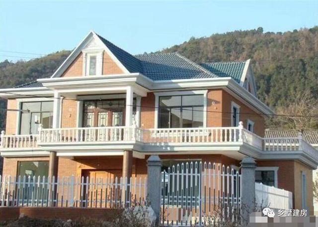 三款造型時尚亮麗的農(nóng)村別墅設計圖，超大客廳還有堂屋，造價不到30萬