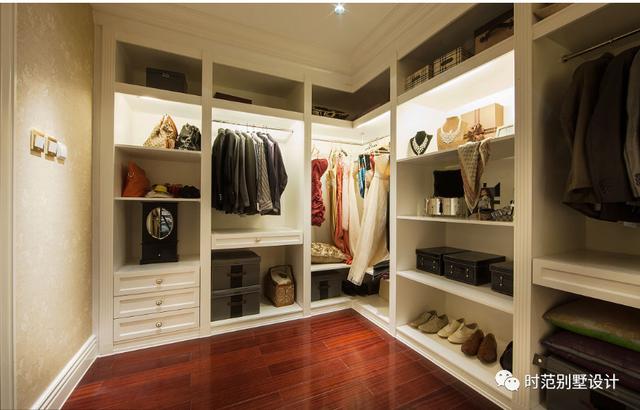 帶地下車庫(kù)，茶室和書房的三層歐式別墅設(shè)計(jì)圖，9室4廳，適合農(nóng)村自建！