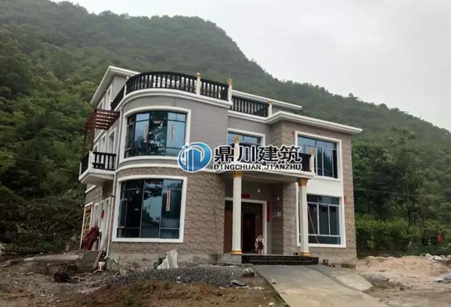 一套別墅，兩種布局設(shè)計(jì)，三層簡(jiǎn)歐風(fēng)格的別墅設(shè)計(jì)圖，造價(jià)只要28萬，建好驚艷鄰里鄉(xiāng)親