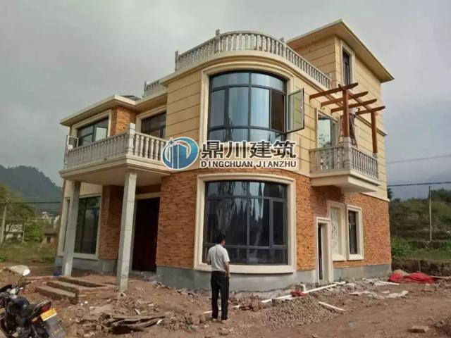 一套別墅，兩種布局設(shè)計(jì)，三層簡(jiǎn)歐風(fēng)格的別墅設(shè)計(jì)圖，造價(jià)只要28萬，建好驚艷鄰里鄉(xiāng)親