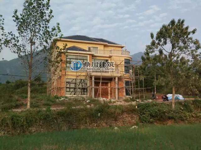 一套別墅，兩種布局設(shè)計(jì)，三層簡(jiǎn)歐風(fēng)格的別墅設(shè)計(jì)圖，造價(jià)只要28萬，建好驚艷鄰里鄉(xiāng)親