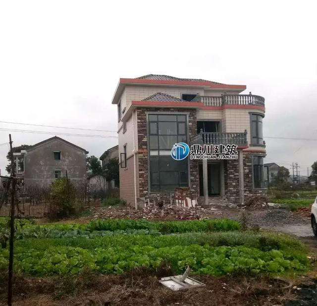 一套別墅，兩種布局設(shè)計(jì)，三層簡(jiǎn)歐風(fēng)格的別墅設(shè)計(jì)圖，造價(jià)只要28萬，建好驚艷鄰里鄉(xiāng)親